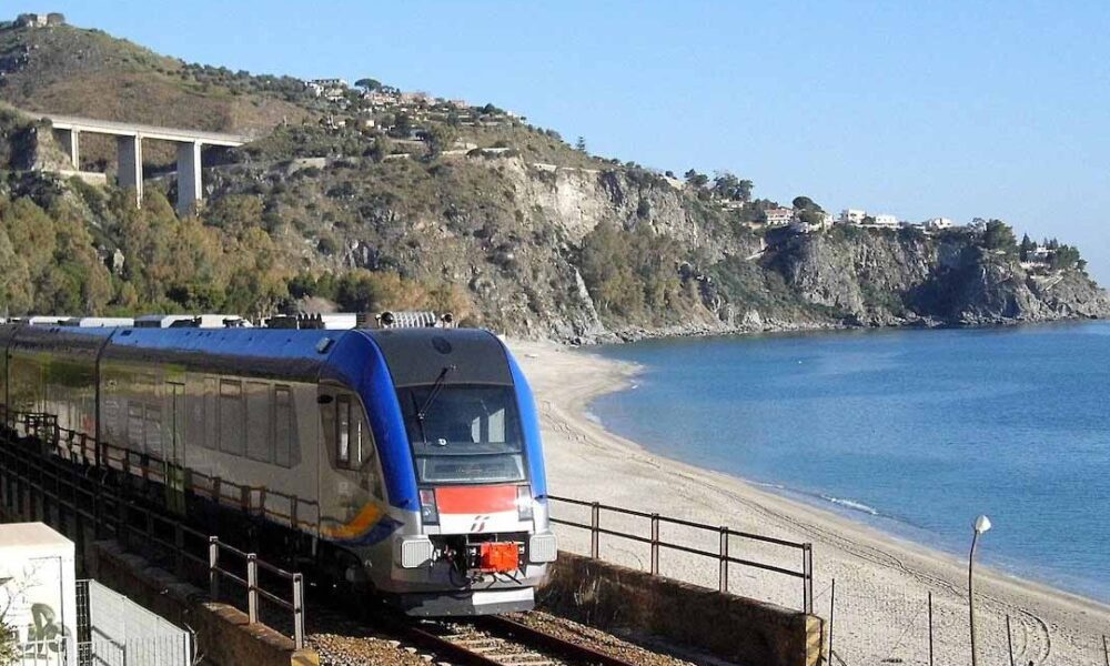 “Ritardi, pochi treni e linee ferroviarie interrotte”. Legambiente bacchetta la Calabria