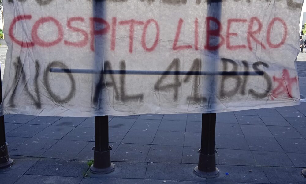 Cosenza, la protesta per Alfredo Cospito: “Condanna ingiusta e Stato punitivo”
