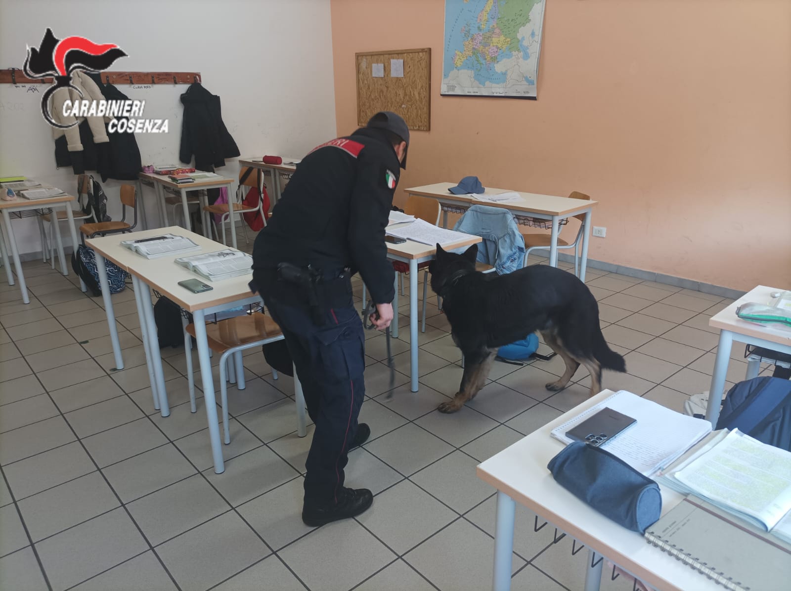controlli carabinieri nelle scuole di Cosenza