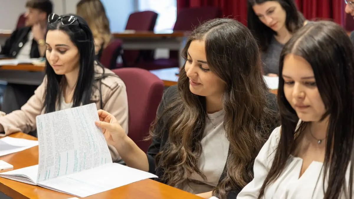 studenti_studentesse_aula_lezione_didattica