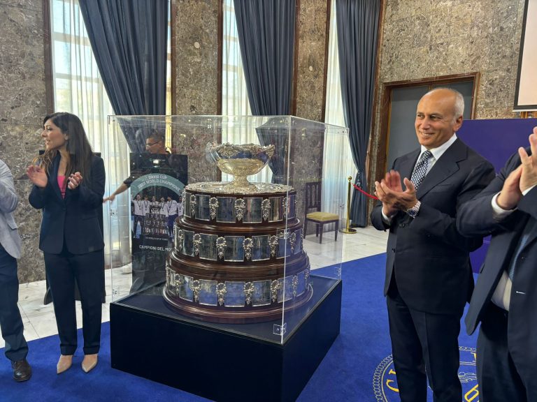 Cosenza, il sindaco accoglie la Coppa Davis a Palazzo dei Bruzi. Tanti i visitatori