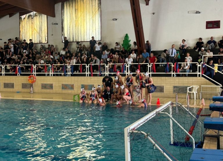 Pallanuoto A femminile, Cosenza perde contro Brizz. La salvezza passa dalla finalissima, gara 1 il 15 maggio