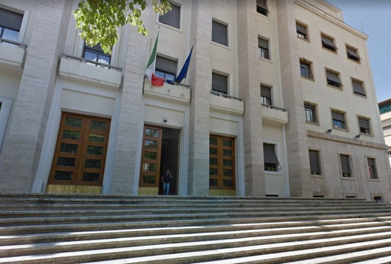 Emergenza carceri: sovrafollati e carenti di agenti. Vertice in Prefettura a Cosenza