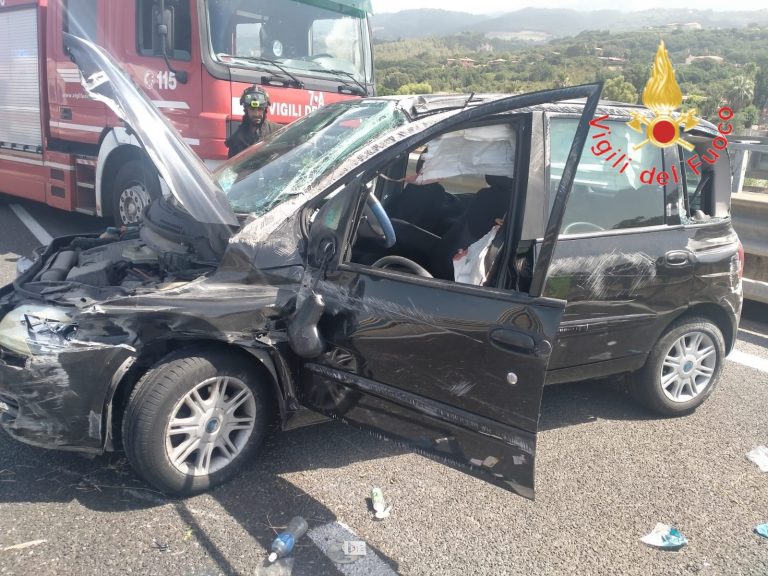 Violento schianto sull’A2 a Lamezia: anziano ferito e trasportato in ospedale