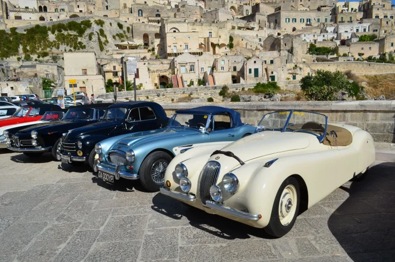 Il Grand Tour delle Calabrie dal 3 al 6 ottobre: 45 auto storiche sfileranno da Reggio a Maratea