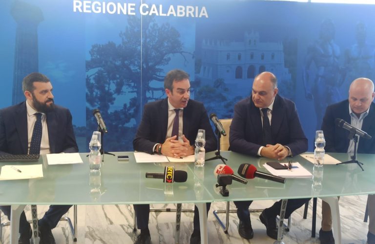 Regione: Occhiuto e Calabrese presentano il Piano delle Politiche attive del lavoro (Padel): “Programmate importanti misure di stabilizzazione”