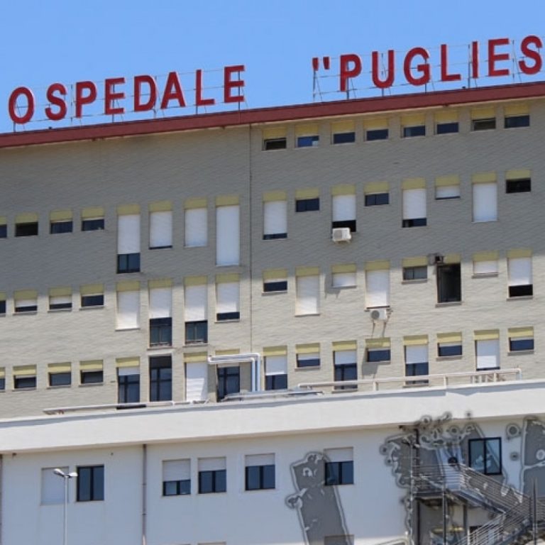Rissa in spiaggia nel crotonese, morto il 22enne ferito. Arrestate 5 persone