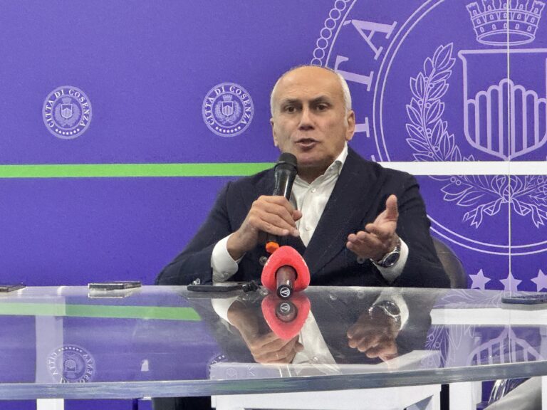 Cosenza, il sindaco Caruso parla con Guarascio: “La società è pronta a cedere”