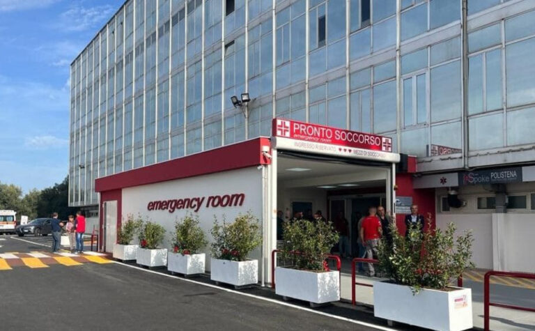 Caos all’ospedale di Polistena: una paziente dà fuoco a materasso e lenzuola. Reparto evacuato