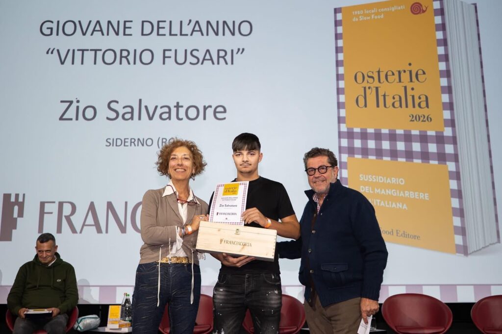 Thumbnail giuseppe fragomeni premio giovane cuoco anno osterie italia 2026