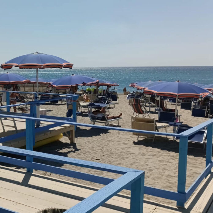 VALENTINO BEACH VALENTINO BEACH